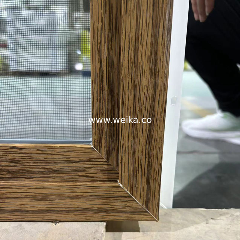 Ventanas correderas de PVC de fabricación personalizada de madera con textura interior + pantalla blanca exterior