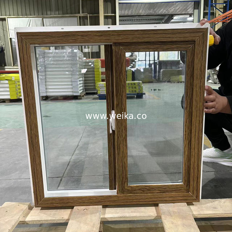 Ventanas correderas de PVC de fabricación personalizada de madera con textura interior + pantalla blanca exterior