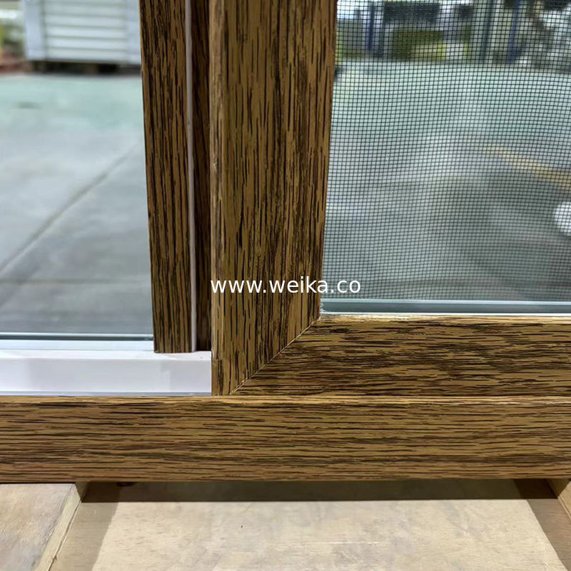 Ventanas correderas de UPVC hechas a medida Grano de madera/blanco de dos tonos Colores y tamaños personalizables Pantalla incorporada Fabricante OEM